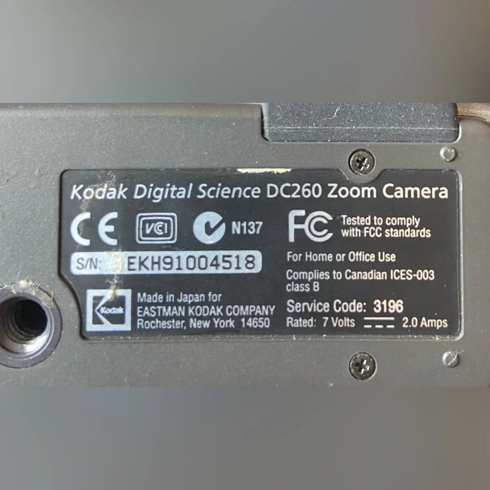 Kodak Digital Science DC260 Zoom Digital Camera, Memory Card, Carry Case- Tested